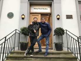 Mietall Waluś i Paweł Maliszczak w Abbey Road Studio